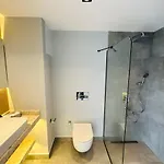 S-cape Hotel *