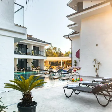 S-cape Hotel