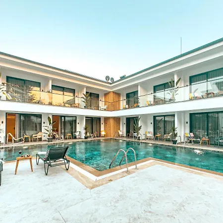 S-cape Hotel *
